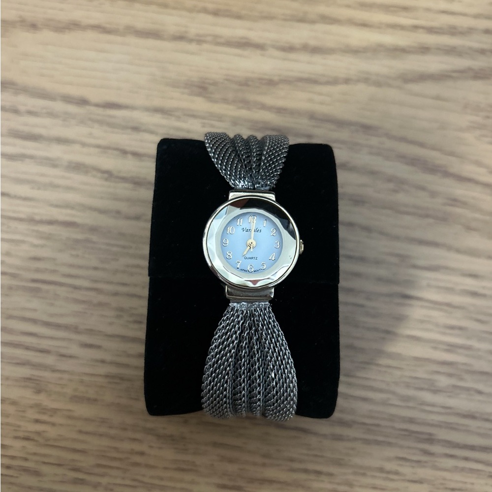 Varsales Elegant Silver Mesh Women's Watch